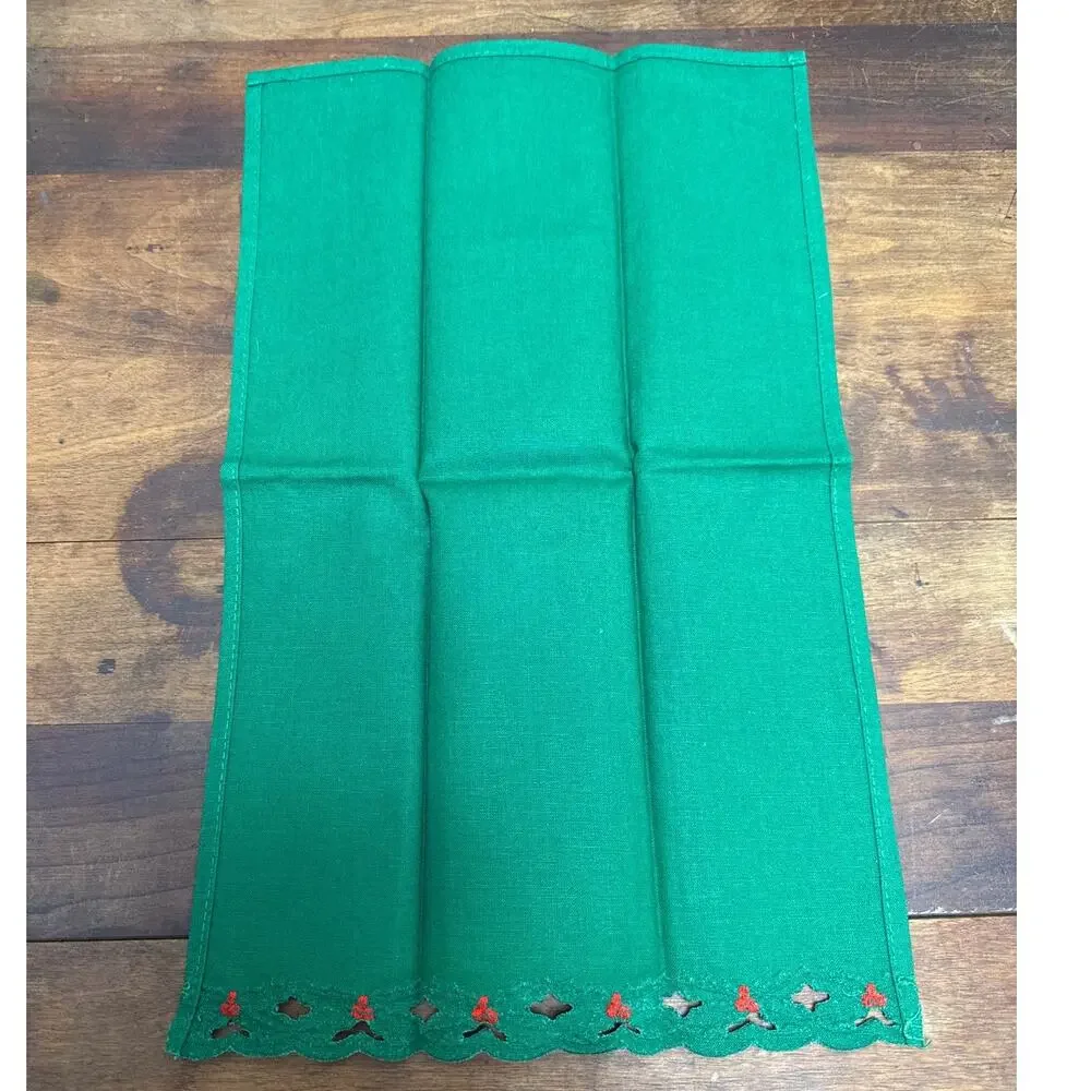Holiday Napkin With Decorative Mistletoe Embroidered Scalloped Edge Green Cloth